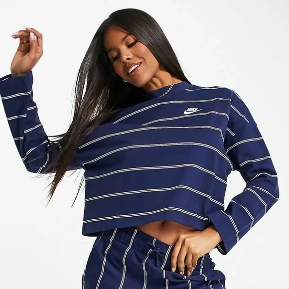 Nike Women’s Long Sleeve Loose Fit Top Navy White Stripes Size Small - Picture 2 of 6